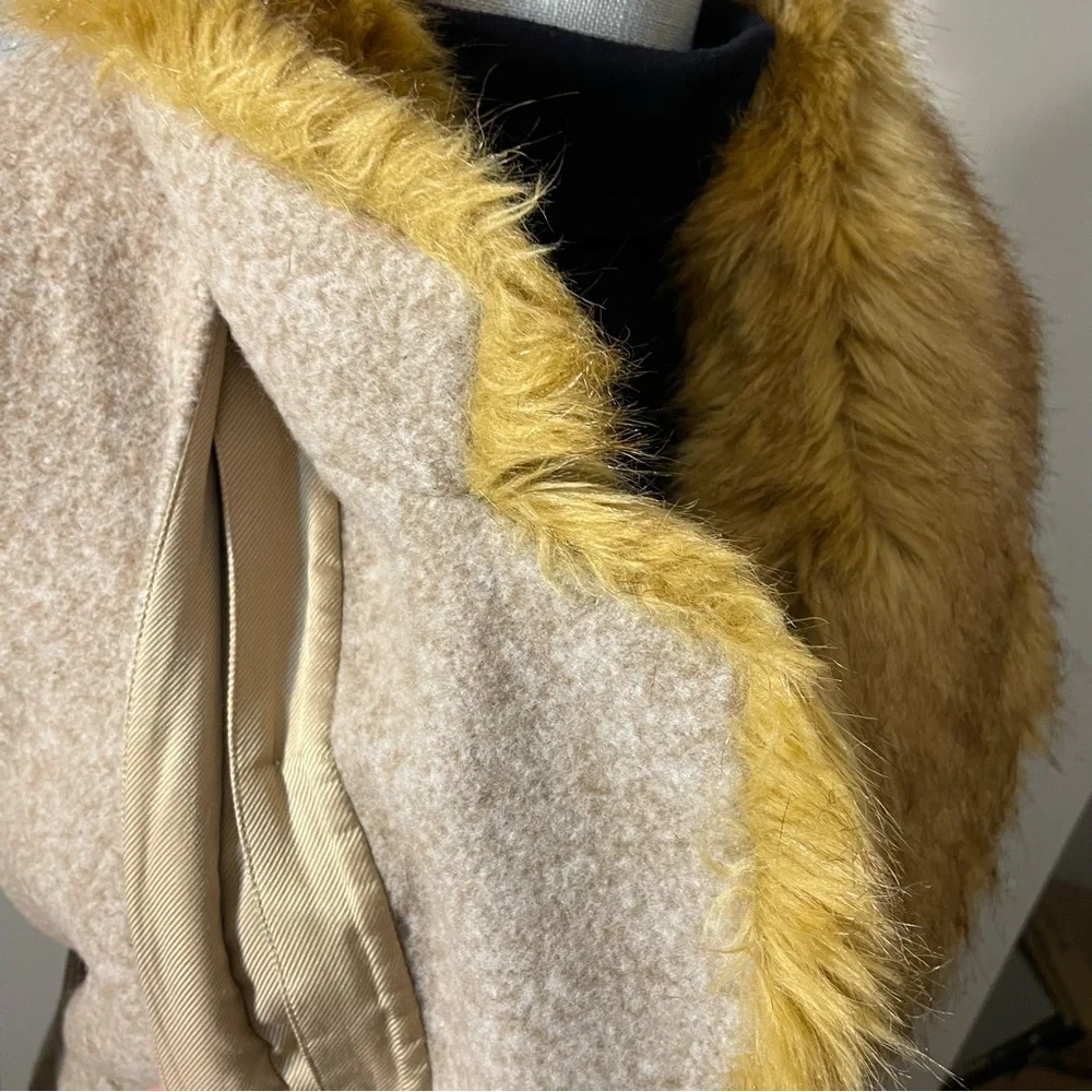 Helmut Lang Tan Trench Coat with Gold Fur Collar - Picture 6 of 16